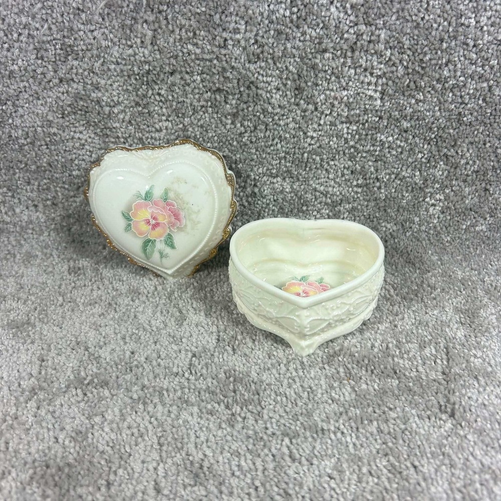 Heritage House‎ Music Box Ivory Heart Floral Love Me Tender Porcelain Collector
